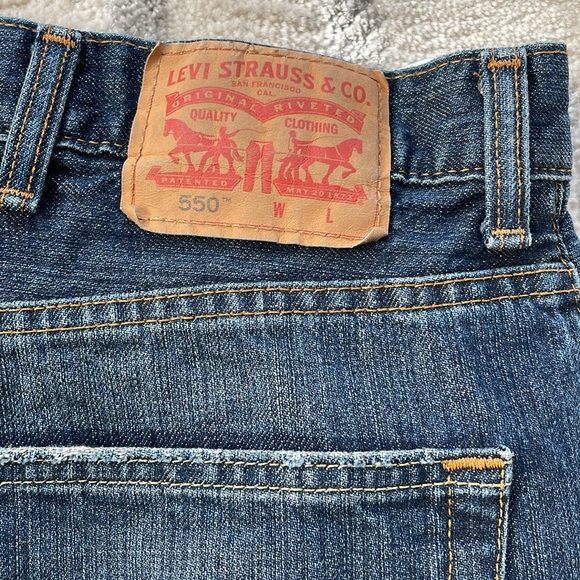 Levi’s men’s 550 whispered slightly medium washed distressed blue jeans 48X32 - Picture 7 of 10